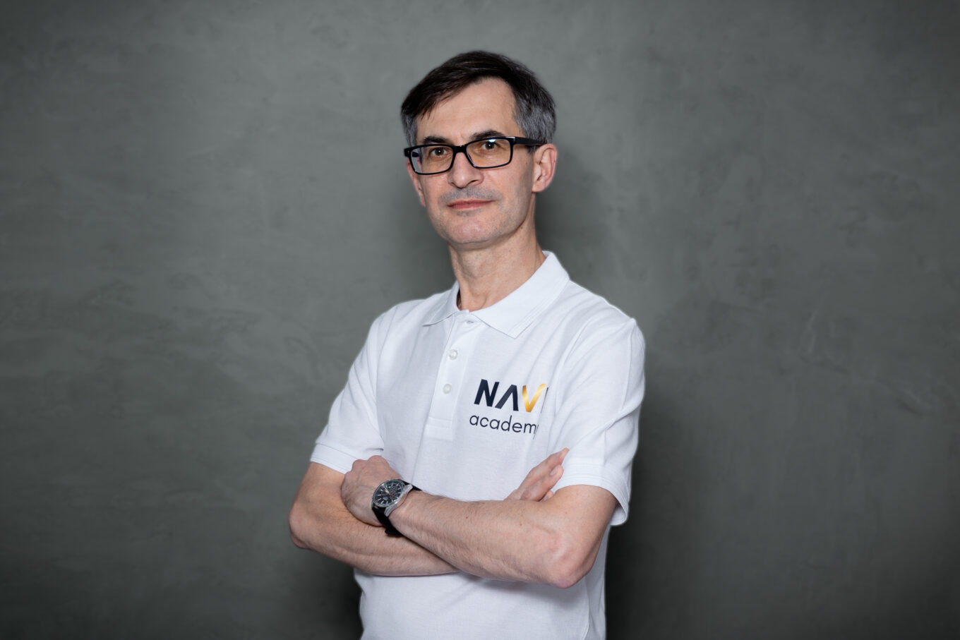 Tomasz Kramski - trener NDT w Navi Academy, zdjęcie portretowe.